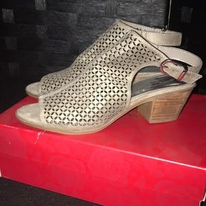 Like New! Carlos Santana Deandra Peep Toe Sandals